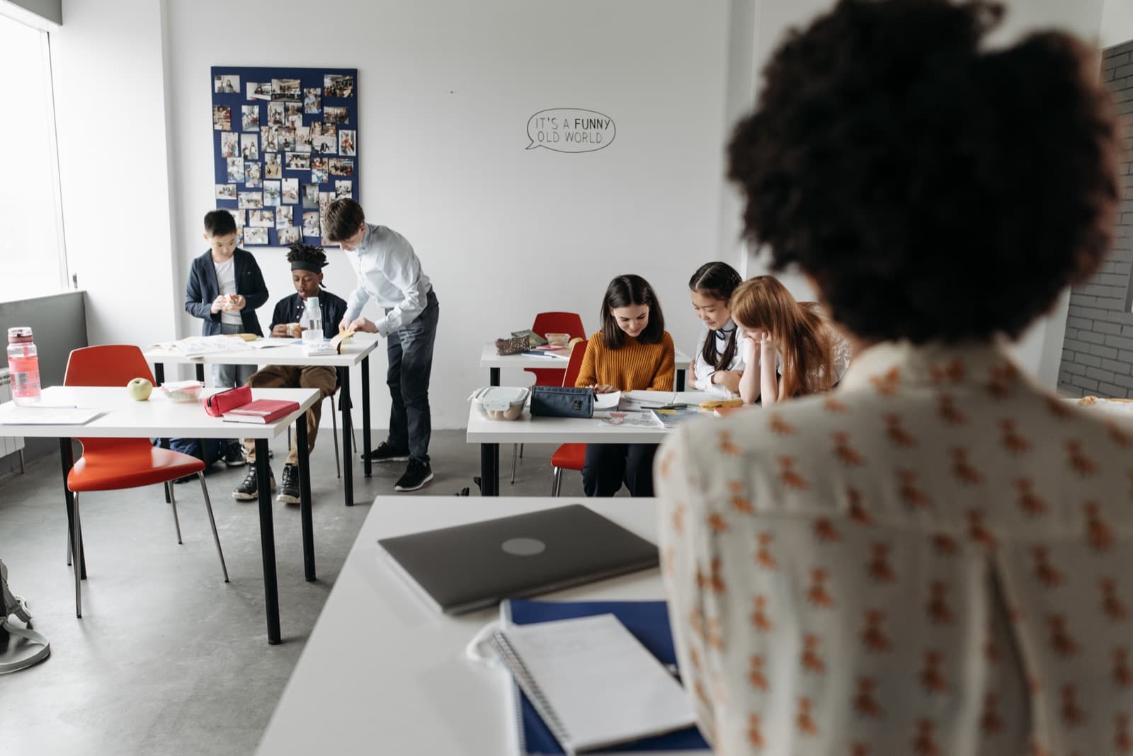 Elever som samlar in pengar till sin klassresa